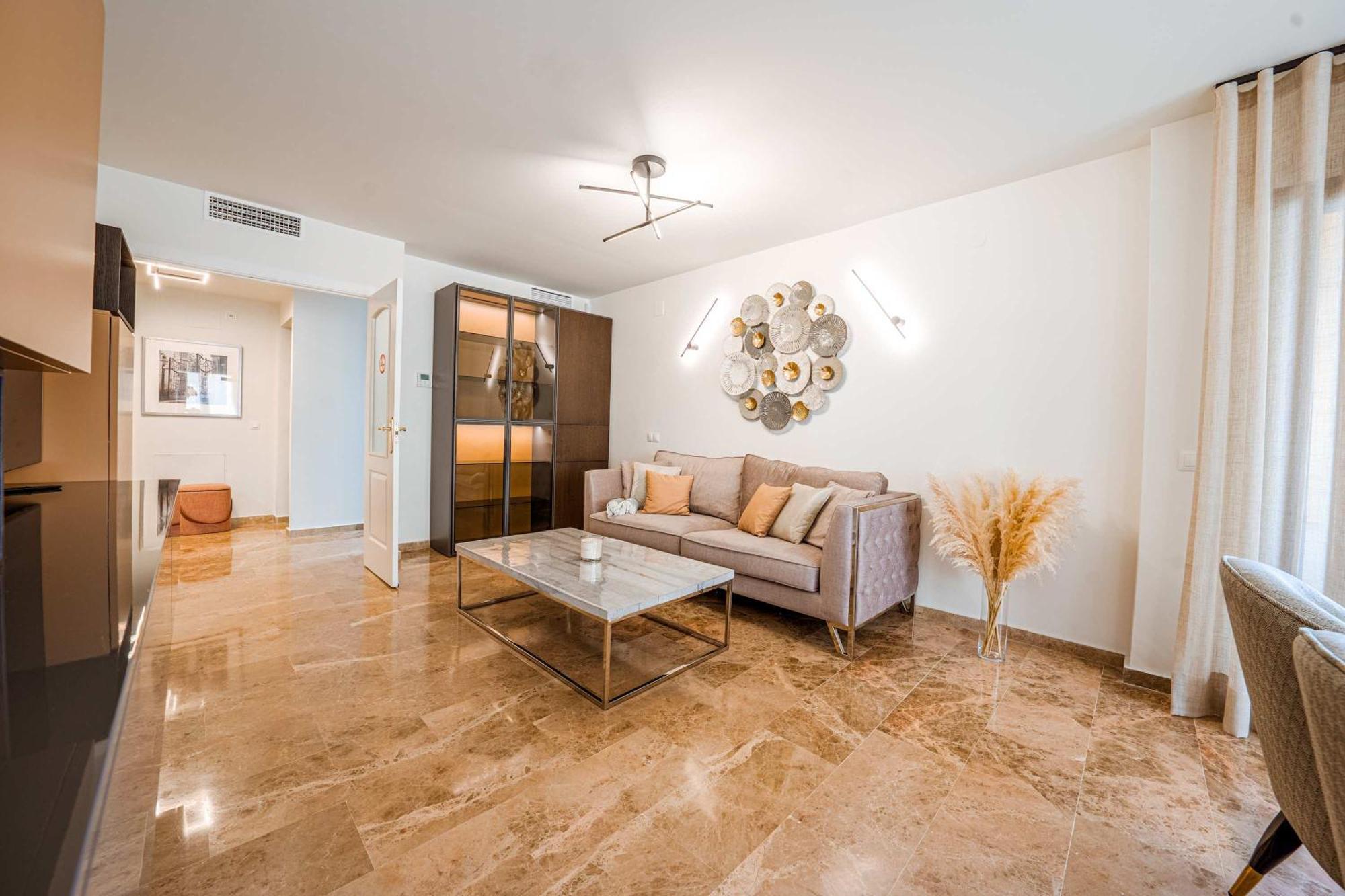 Modern 3-bedroom Haven In Almendros San Pedro *