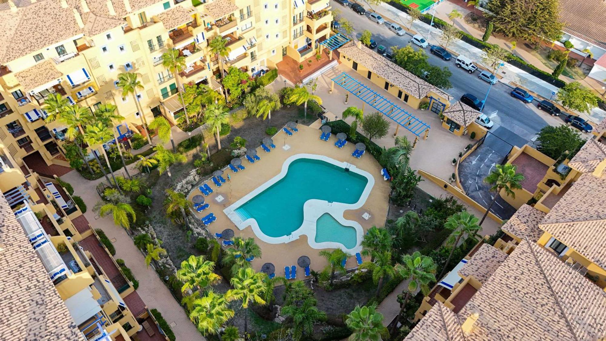 Modern 3-bedroom Haven In Almendros San Pedro *