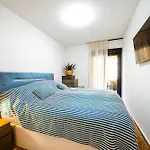Modern 3-Bedroom Haven In Los Almendros San Pedro