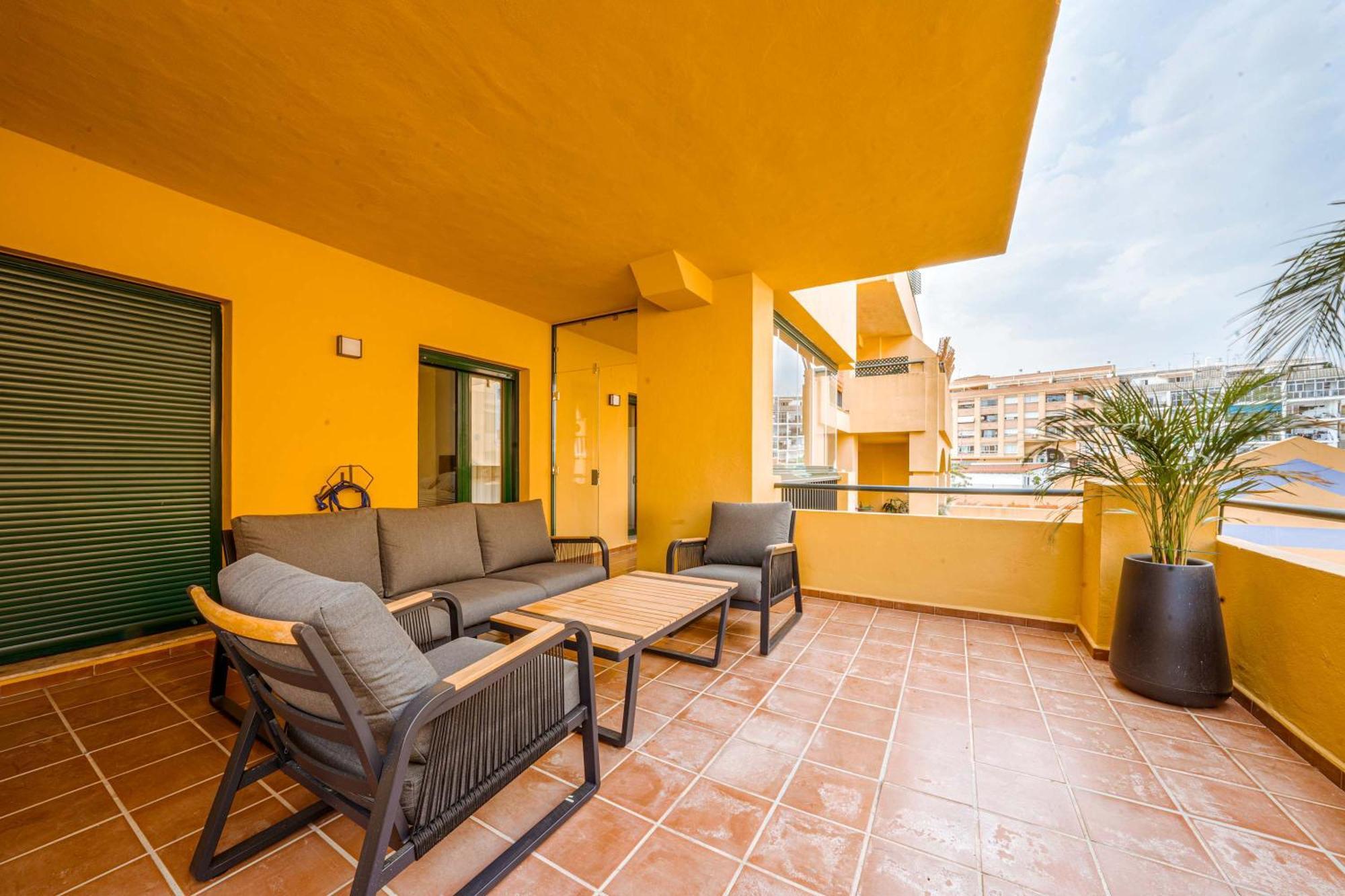Modern 3-bedroom Haven In Almendros San Pedro Apartment *