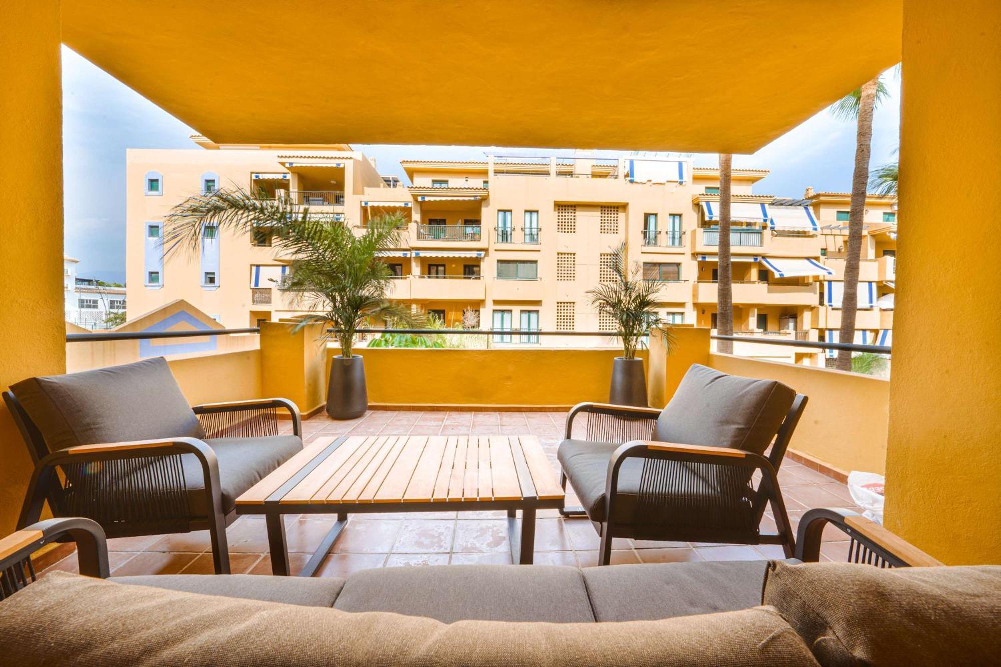 Modern 3-bedroom Haven In Almendros San Pedro Apartment *