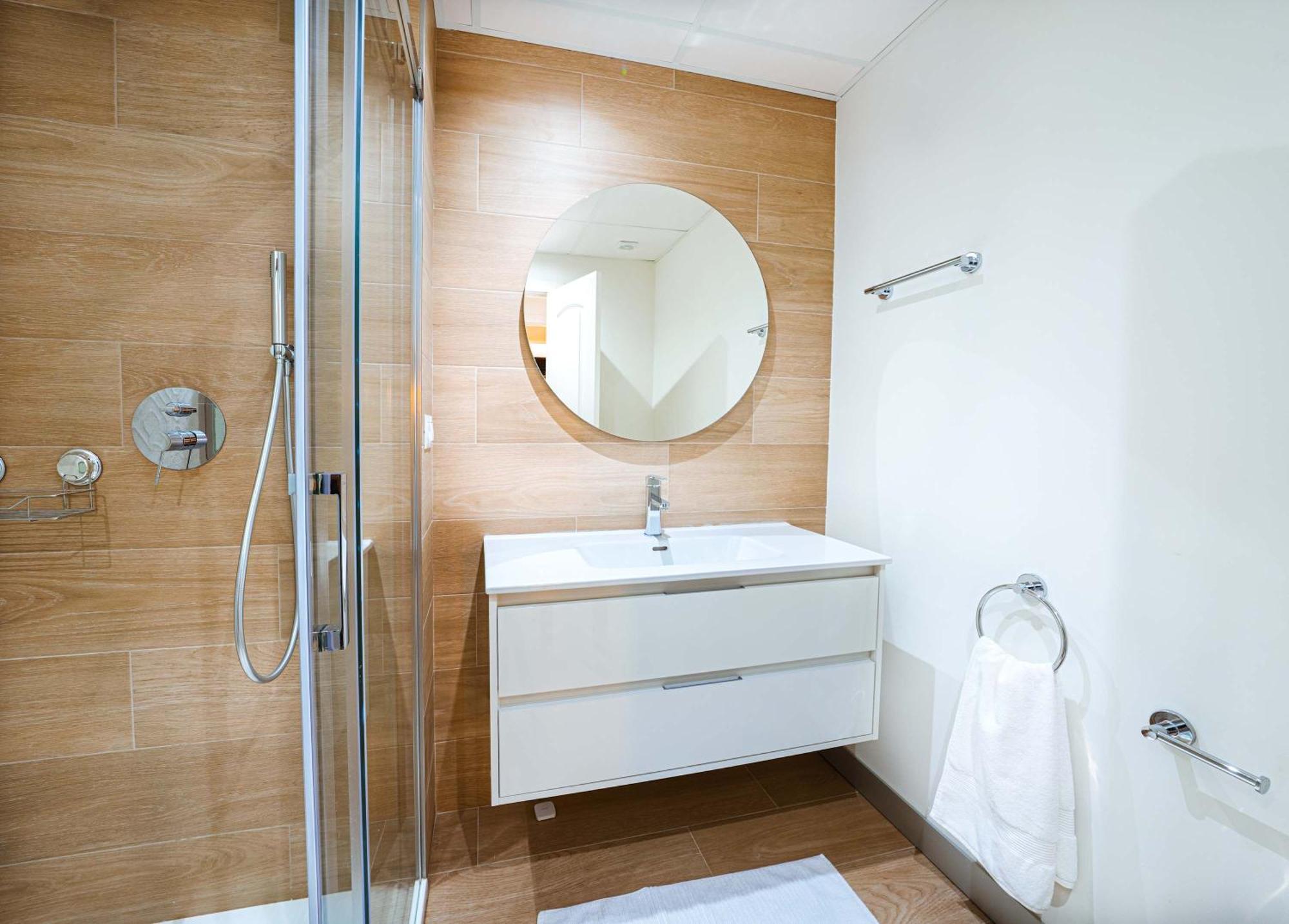 Modern 3-bedroom Haven In Almendros San Pedro *